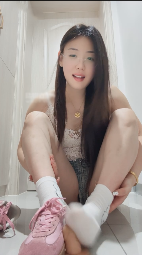 玩物直播夏主-250716 娶主人的鞋当老婆【1V】【652MB百度云】