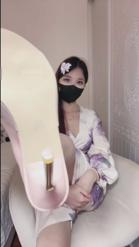玩物直播爱菜主子-20250612 第一视角-玩弄小锁奴！哈哈哈【1V】【974MB百度云】