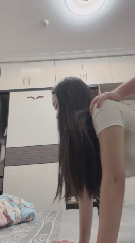 玩物直播馨馨S-20250612 绿帽老公伺候老婆情人【1V】【1.03G百度云】