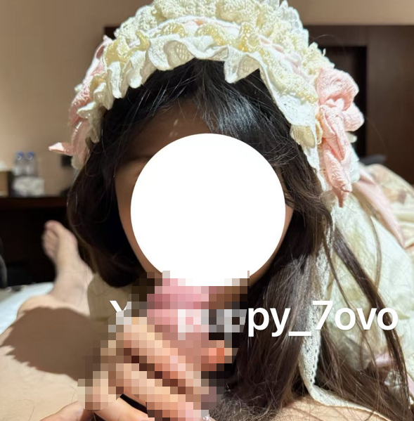 清纯女高嫩妹『玩偶犬酱』坐在哥哥上面使劲摇，不要太舒服！哥哥喜欢这么主动的小骚母狗吗