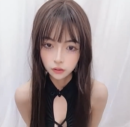 【柔崽】可爱型的迷你妹妹，下海 脱光光自慰了 太爽了~这颜值大哥们肯定很满意