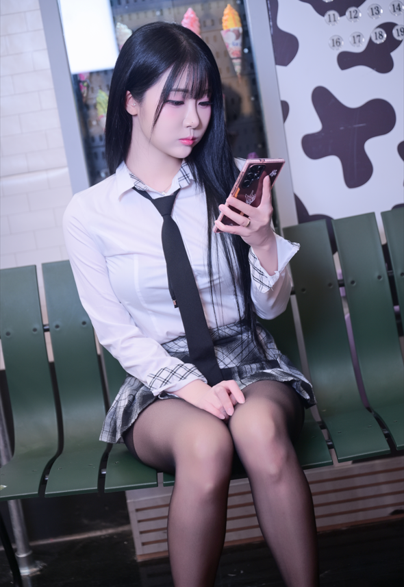 Bomi (보미) NO.118 Schoolgirl In The Subway 【101P1.43G】