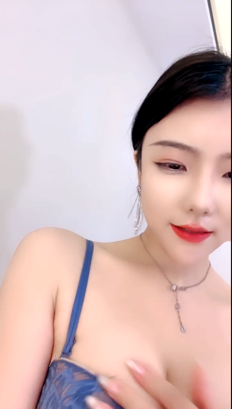 1660 把男主服侍的好体贴 【小白兔】场面霸气 2女1男疯狂啪啪秀2v