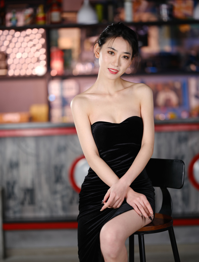 行X极品长腿国模女神 何诗婷 大尺度人体私拍套图【522P1.2G】