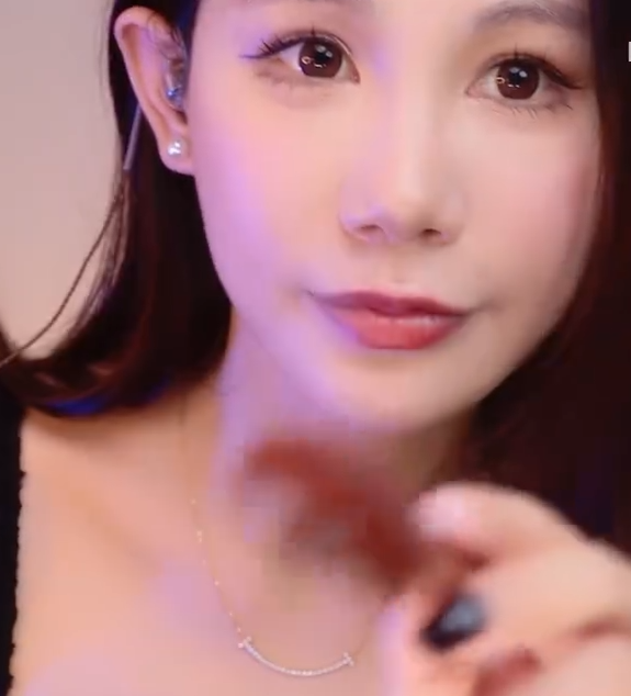 Misa喵老师 勺子_蜂蜜ASMR｜好听的的吃勺子｜口腔音 1V151M百度盘