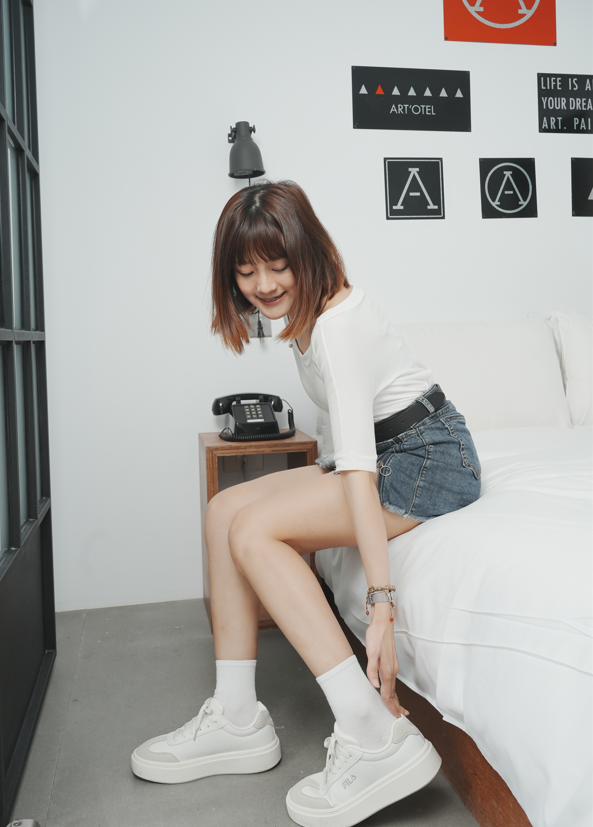 Limerence NO.042 Betty 微笑女孩极致裸足 【170P1V5.71G】