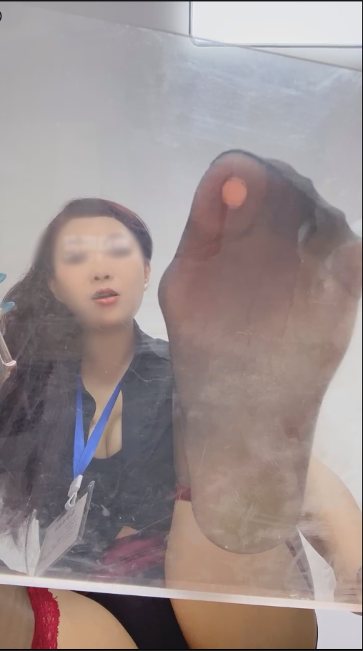 玩物直播喵主s-250716 红绿灯女秘书的压榨【1V】【0.99G百度云】