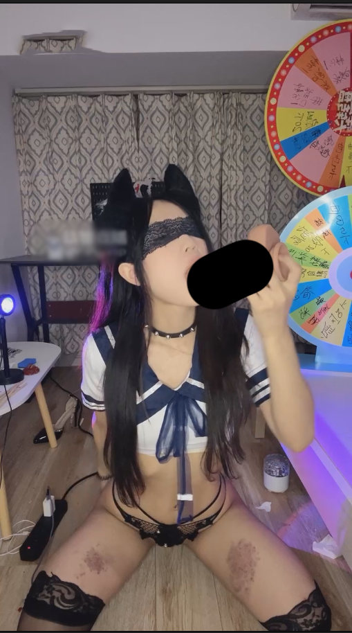 玩物直播母狗妈妈-250720 一边伺候爸爸一边羞辱绿帽【1V】【1.08G百度云】