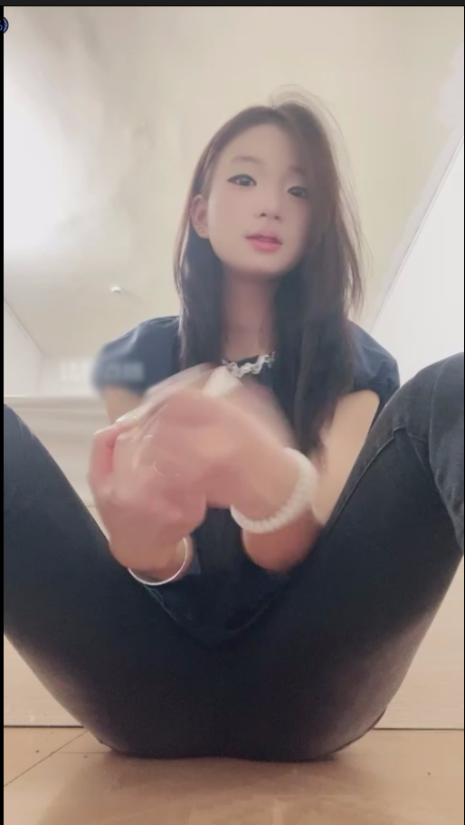玩物直播幼幼S-250806 第一视角-早些多次炸【1V】【813MB百度云】