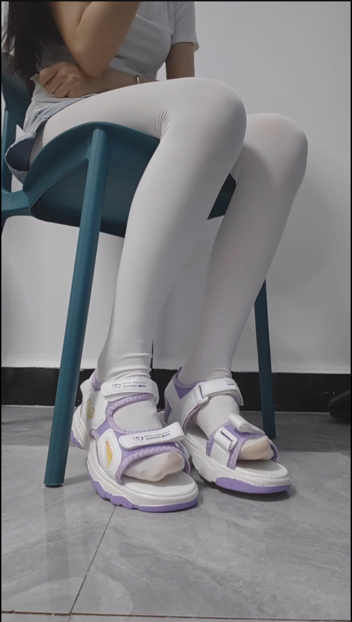 【新-足控】泡泡-超薄白丝足底倒计时交作业+凉鞋【2V】【202MB百度云】