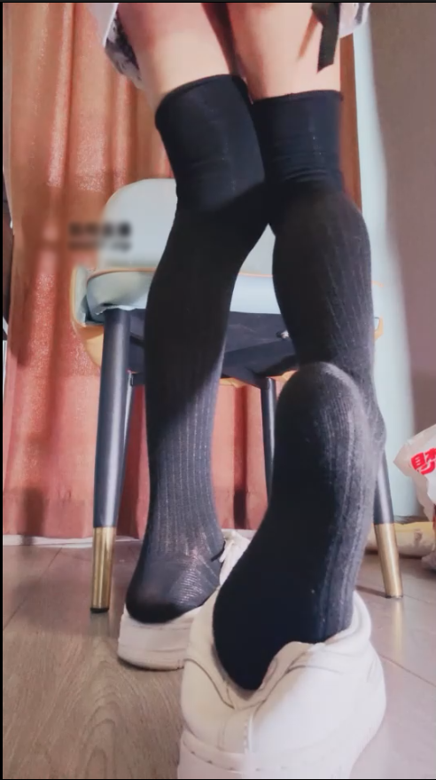 玩物直播奶味小仙女-20250429 酸臭黑棉袜灯【1V】【579MB百度云】