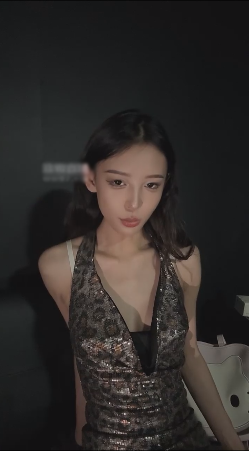 玩物直播牧牧-20250702 红绿灯深喉榨精控射【1V】【821MB百度云】