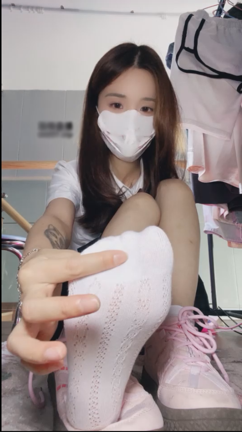 玩物直播香芋朱朱-20250514 每日撸之惩罚体育老师【1V】【644MB百度云】