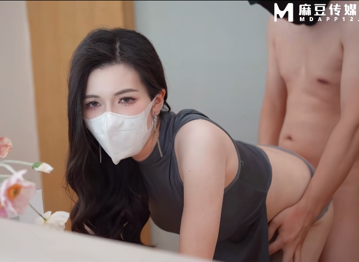 极品御姐-狐不妖-新  无情抽插老爸的新妻子（1V,5.2G）