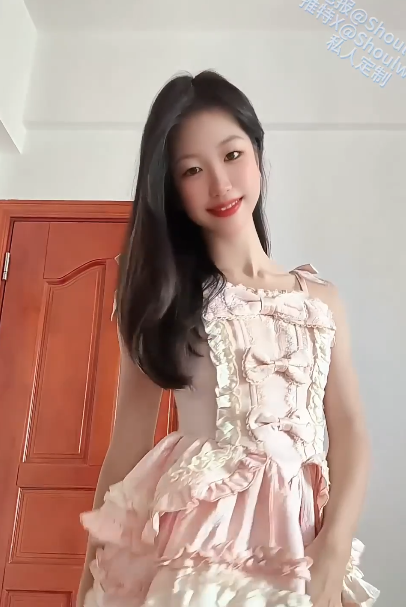 极品嫩妹-受肉完犊子-最新高价私人定制自慰福利(3V,725M)