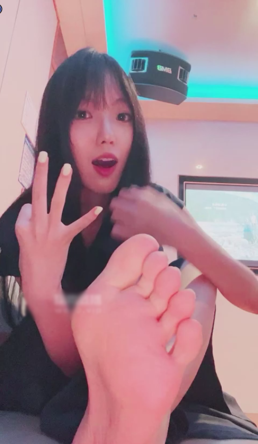 玩物直播女神mio-250806 第一视角-ktv控吸香水羞辱流【1V】【724MB百度云】