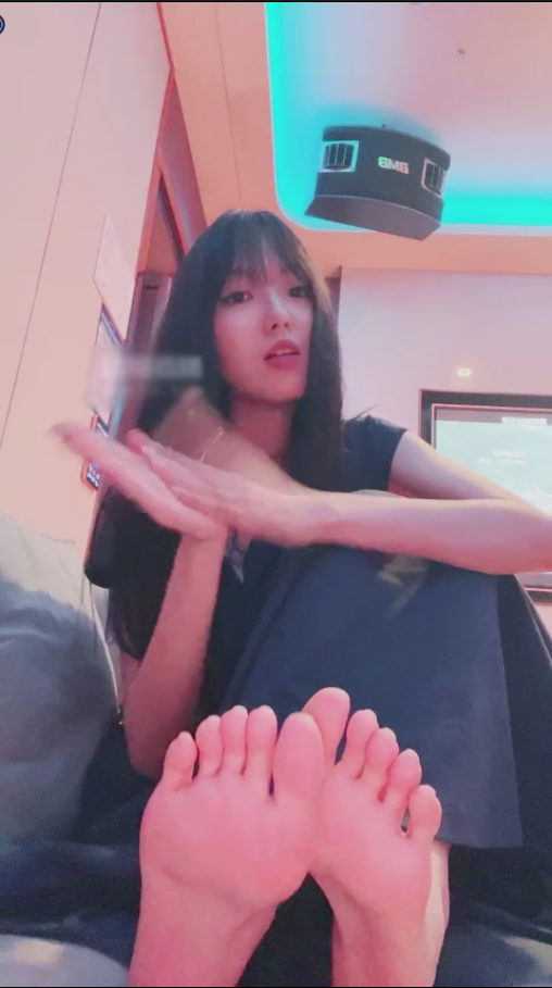 玩物直播女神mio-250806 第一视角-ktv控吸香水羞辱流【1V】【724MB百度云】