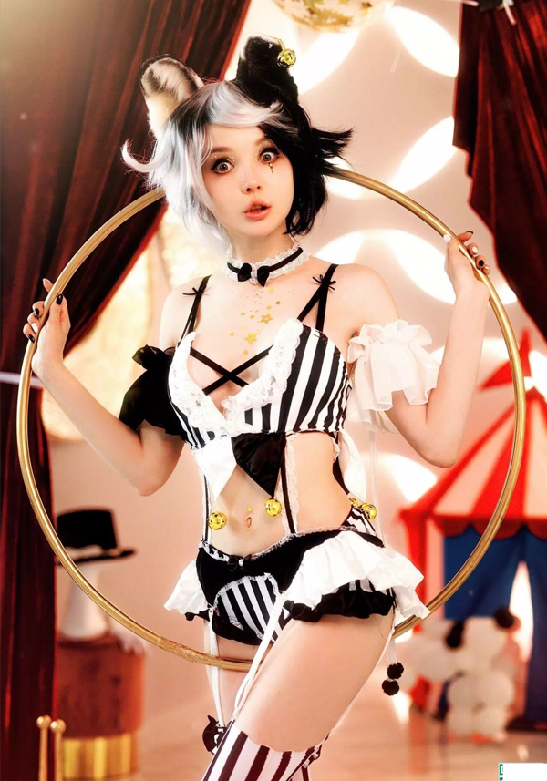 欧美极品COS[Rocksy light] Cruella - de - vil露点私拍套图【119P820M】