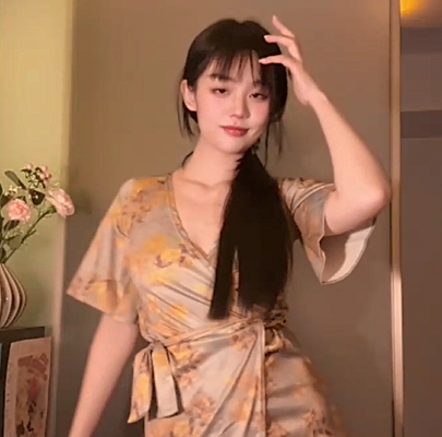 yum_707   手拿假JB边跳边插