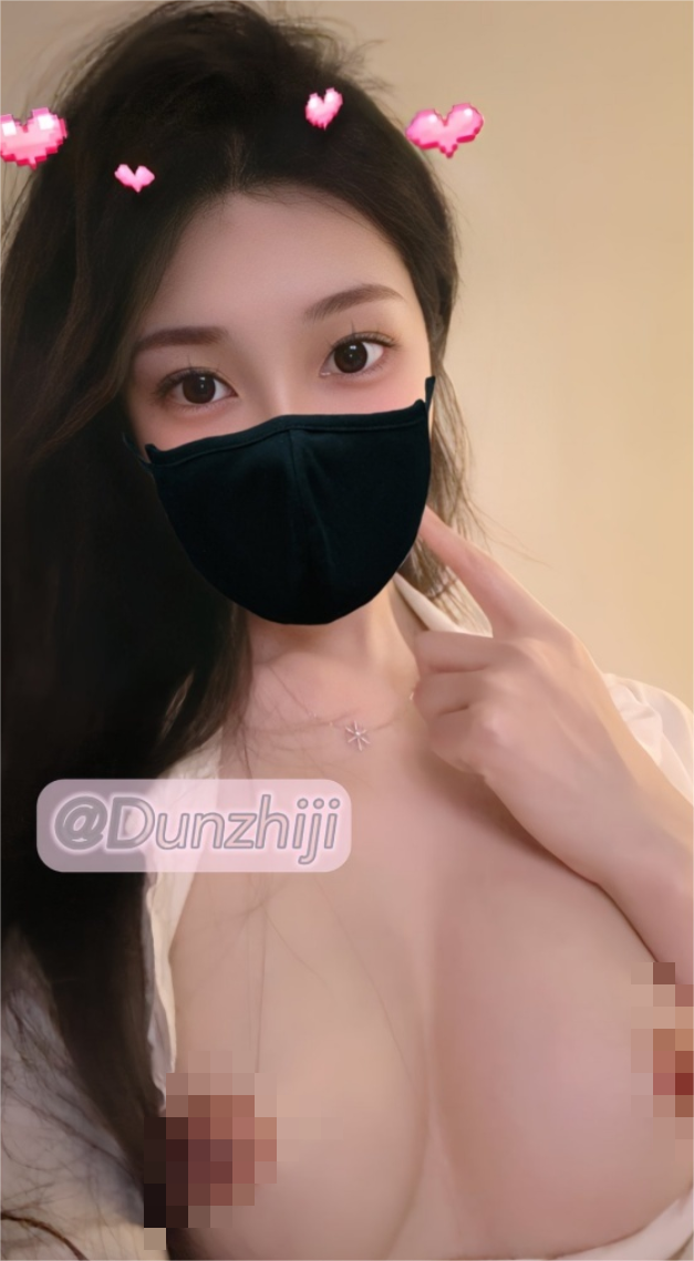 2025年7月最新，【莓有蓝盆友】，内容很精彩啊，各种精彩变装秀，走着走着衣服就没了[113V472M