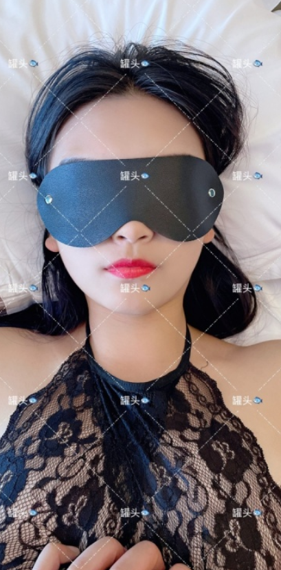 2025年8月，淫妻爱好者，【罐头-Josephi33580860】，找单男，喜欢影院勾引，KTV醉酒玩法 65V421M