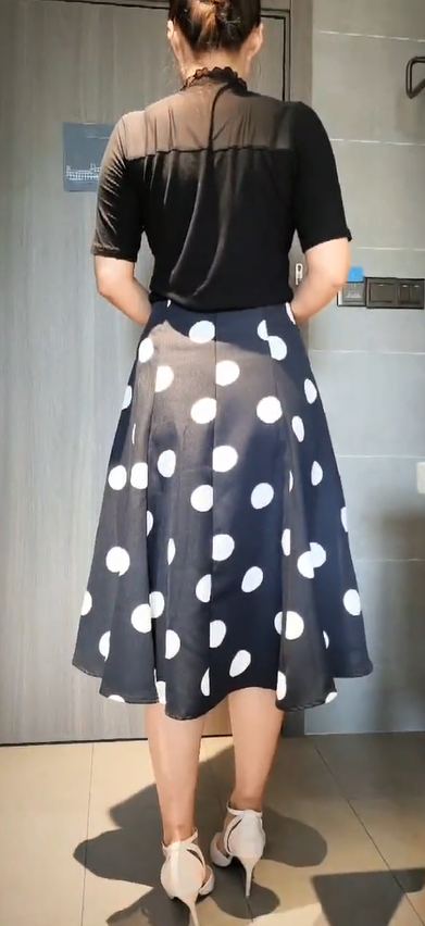 2115 推特【A嫂夫人-xiaolangtizi77】，绝版资源，推特已清空。极品反差熟女，大方露脸，颜射、放尿86v