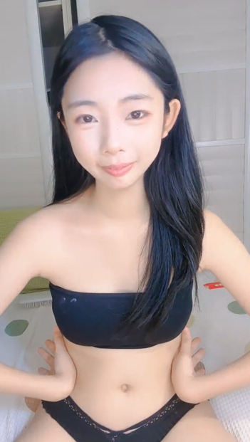 校花跳蛋自慰