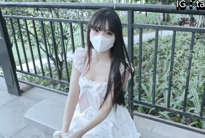 邻家小妹清纯连衣裙，如玉般的身体！