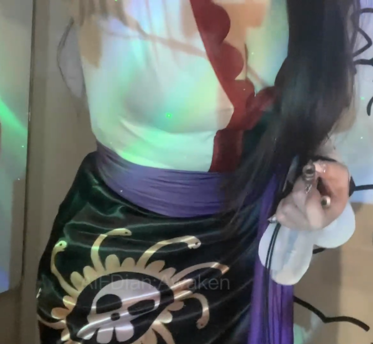 Tapping【cos】海贼王女帝蛇姬汉库克ooc预警  1V395M百度盘