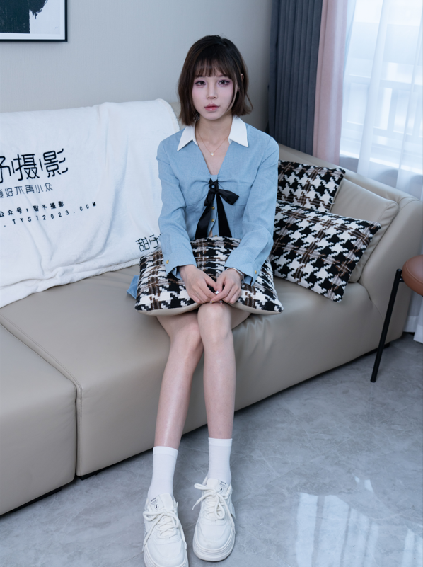 甜予摄影 - 珞珞 - 板鞋白棉袜、超短裙裸足 【130P1V1.8G】
