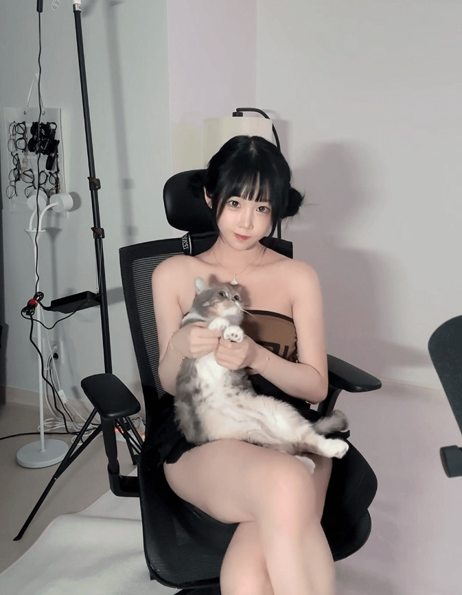 韩国BJ rud9281(woohankyung)汉江粉丝打赏自拍 【984GIF14.01G】