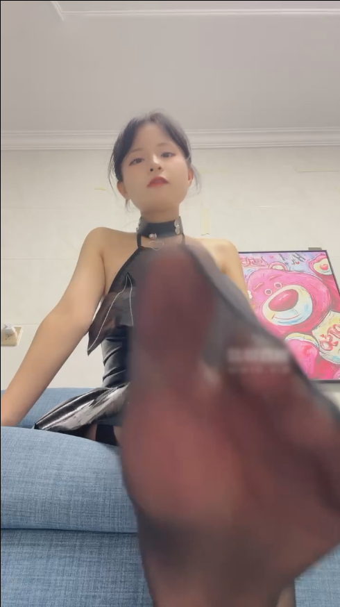 玩物直播甜桃大王-250807 滚进来蝼蚁们【1V】【830MB百度云】