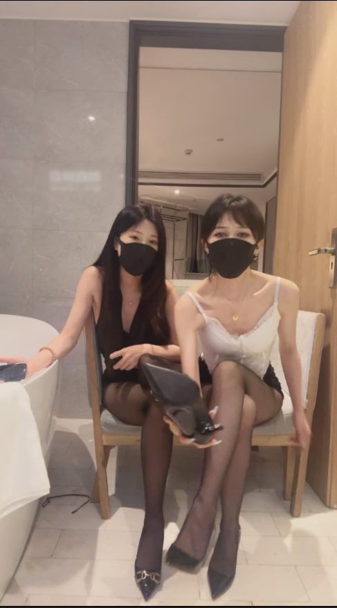 玩物直播粥粥-250622 双主诱惑香水控制踩喷【1V】【540MB百度云】