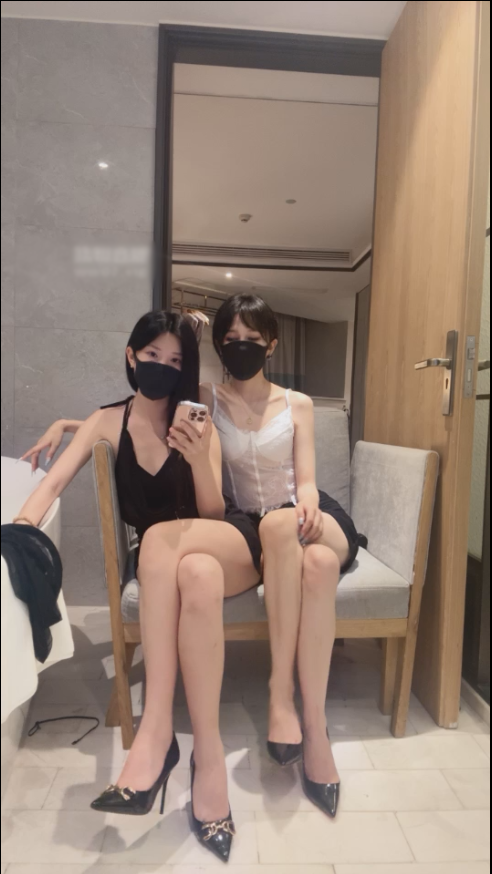 玩物直播粥粥-250622 双主诱惑香水控制踩喷【1V】【540MB百度云】