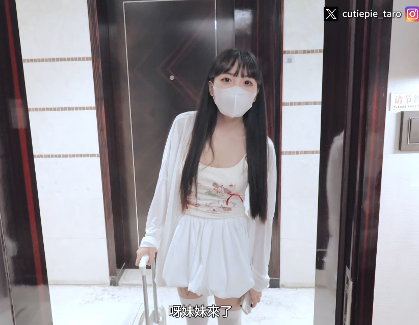极品萝莉嫩妹-爱玩熊熊（小巧芋艿）-m新付费原版  雙胞胎 — 勾引姐夫（1V,1.12G）