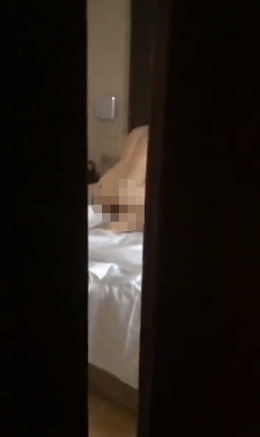 极品夫妻-拨乱反正夫妻-9.10新 男贪女爱的二番战在三人被窝（2V,856M）