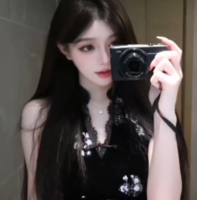 足控-抖音80万粉美少女-尼兔-足交道具新视图（22P,4V,177M）