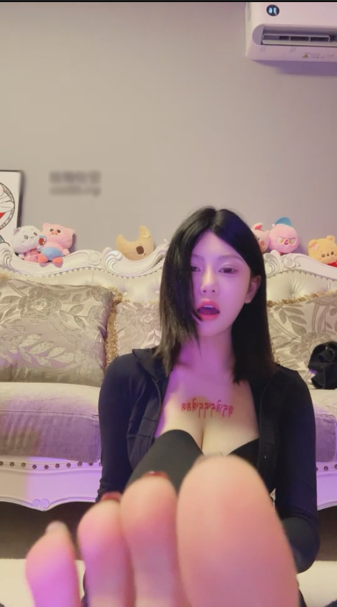 玩物直播南京小小-20250204 红绿灯变态后妈的瑜伽服【1V】【670MB百度云】