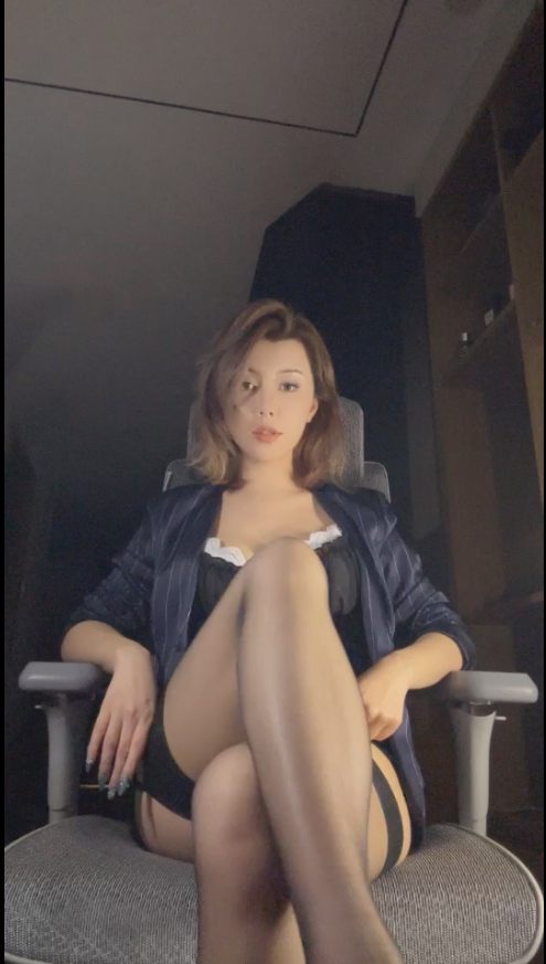 玩物直播Femdom奎茵-250807 萌新狗的第一课：竭尽全力讨好【1V】【846MB百度云】