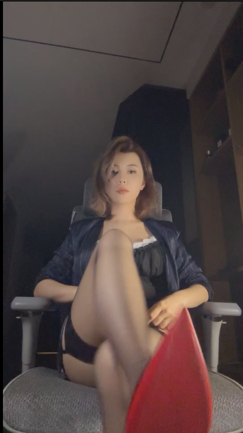 玩物直播Femdom奎茵-250807 萌新狗的第一课：竭尽全力讨好【1V】【846MB百度云】