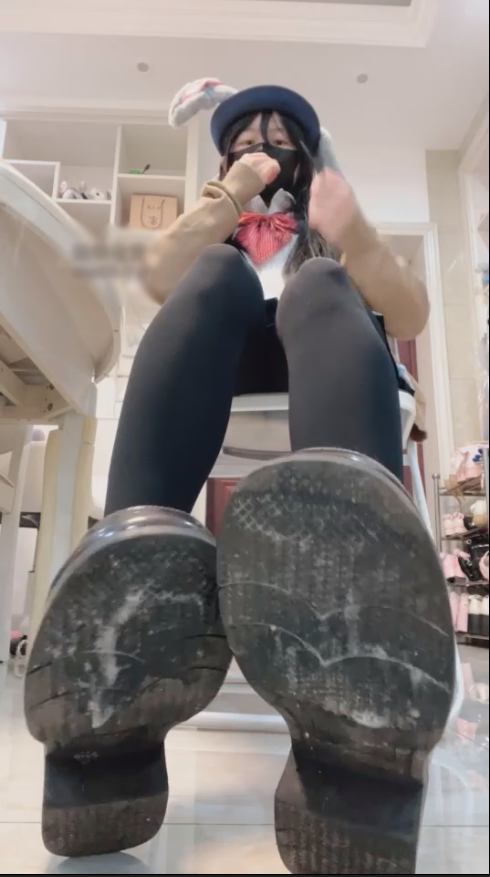玩物直播砂糖-250115 jk厚黑脏鞋底口水【1V】【691MB百度云】