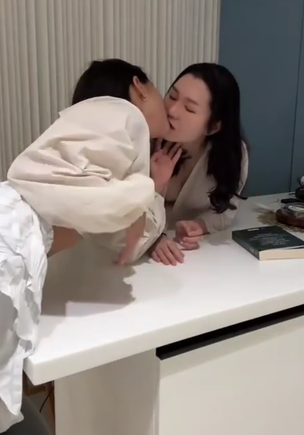 极品微肉嫩妹-魏乔安&amp;嘿尼-fansone新 女女性爱 （2V,423M）