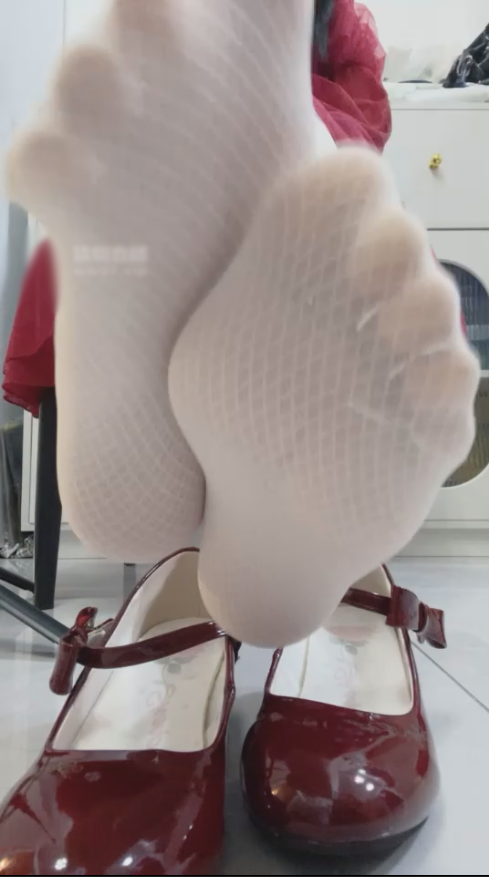 玩物直播柠萌小主-250709 红皮鞋白丝调教【2V】【895MB百度云】