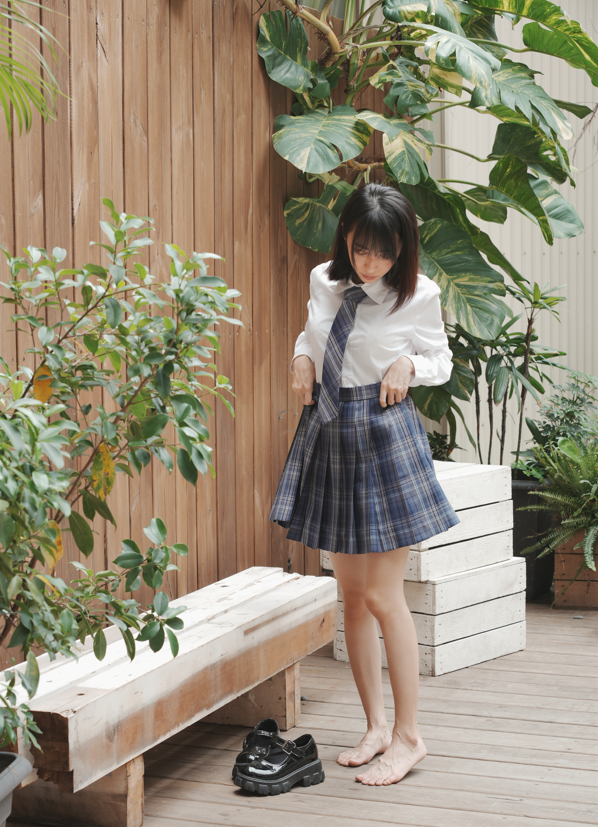 Limerence NO.048 子子 JK小腿袜到裸足的偷窥视角 【181P1V5.41G】