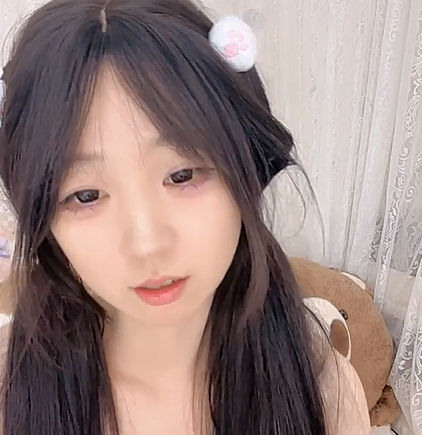 新人学妹 绿转黄！【05洛丽塔】可爱娃娃脸 妙曼身材 抠逼
