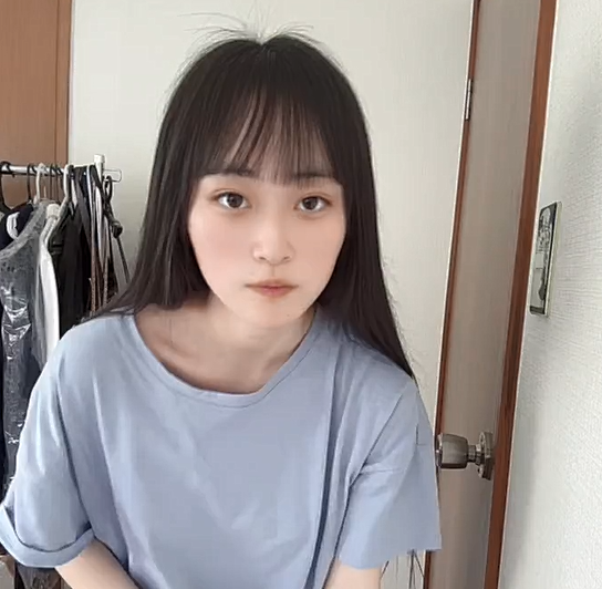 身材不错的高颜值美少女，安静的自慰自拍（高画质）