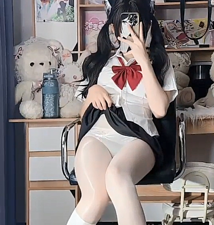 抖音温柔小猪jk制服高跟黑丝白丝足诱惑门槛福利
