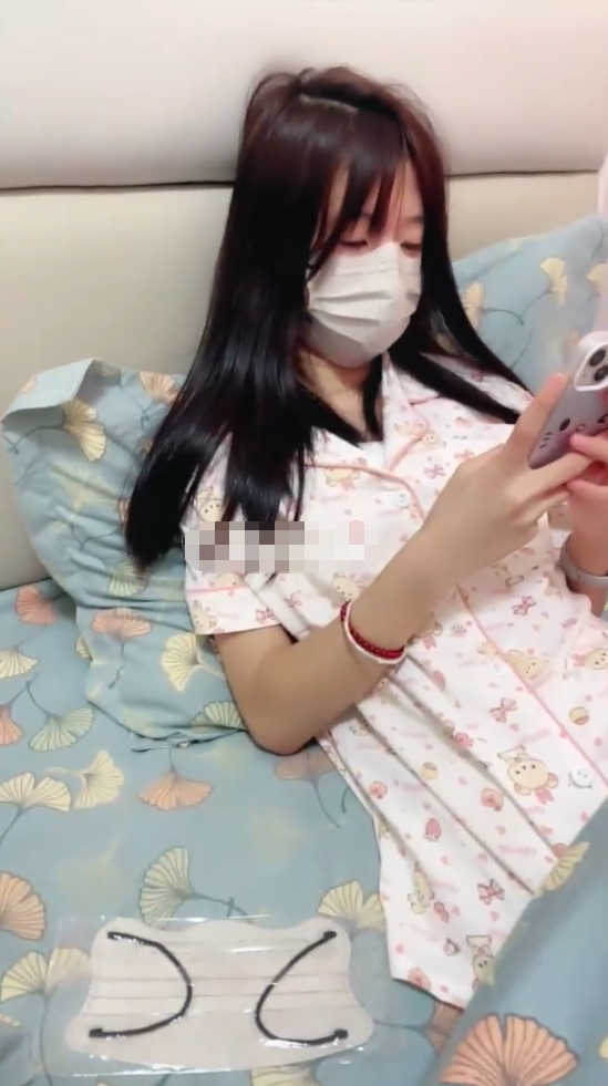 【腼腆女孩】，无套啪啪，完美露脸雪白的蜜桃臀 【1V 1.72GB】