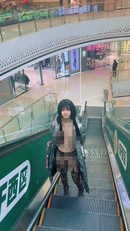 白虎萝莉柚柚 商场露出