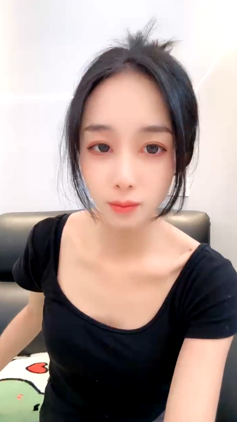 【离异老师】约跑学生沙发后人